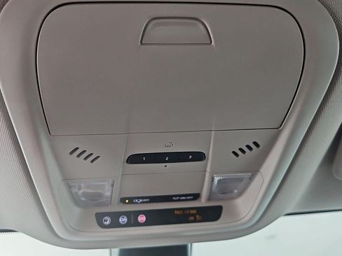 Used 2020 Buick Enclave Essence w/ Sound and Sites Package AWD/4WD image 24