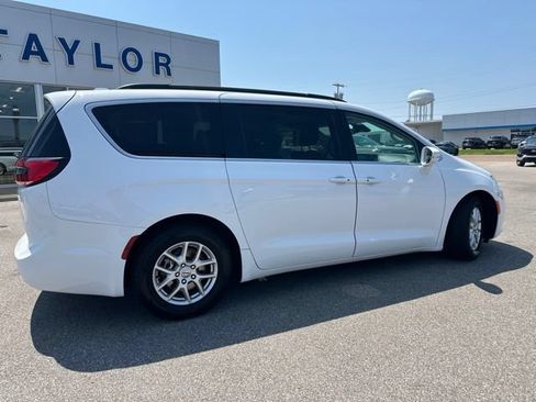 Used 2022 Chrysler Pacifica Touring-L FWD image 16