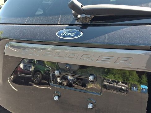 Used 2022 Ford Explorer XLT w/ Equipment Group 202A AWD/4WD image 36
