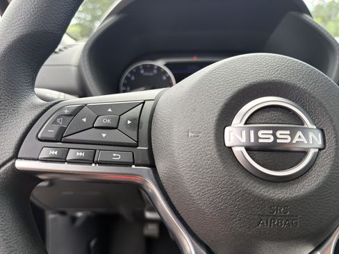 Used 2025 Nissan Sentra SV FWD image 10