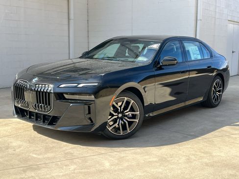 Used 2025 BMW 740i xDrive w/ Premium Package image 1