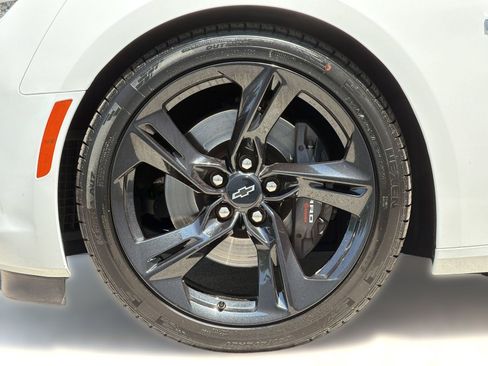 Used 2021 Chevrolet Camaro SS RWD image 13