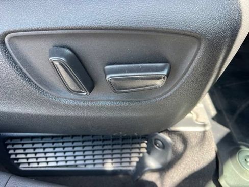 Used 2022 Toyota Sienna XLE w/ XLE Plus Package FWD image 37