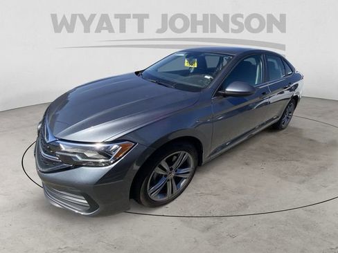 Used 2024 Volkswagen Jetta SE FWD image 2
