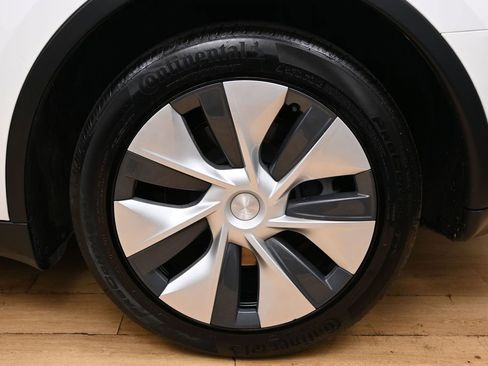 Used 2023 Tesla Model Y Long Range AWD/4WD image 9