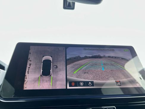 New 2026 Nissan Pathfinder SL image 9