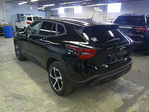 Used 2024 Chevrolet Trax RS w/ Driver Confidence Package image 6