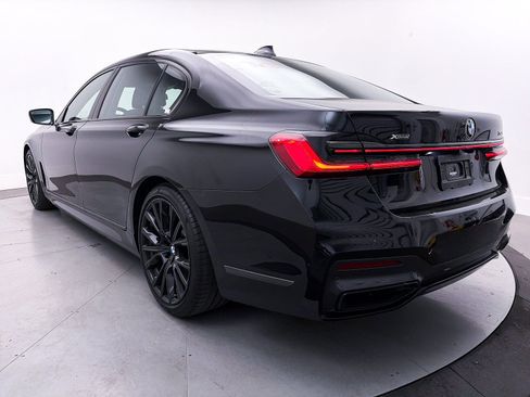 Used 2022 BMW 750i xDrive w/ Luxury Rear Seating Package image 17