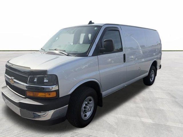 Used 2025 Chevrolet Express 3500 w/ Driver Convenience Package RWD image 4