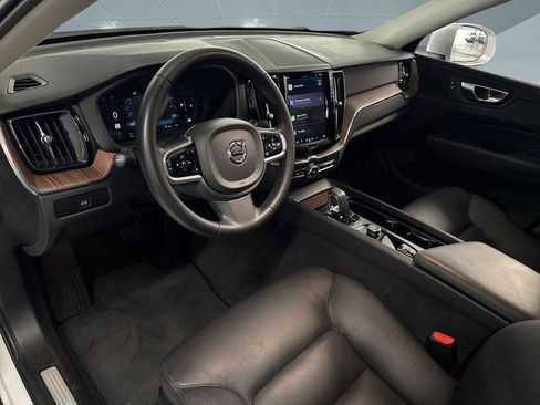 Used 2023 Volvo XC60 B5 Plus image 4