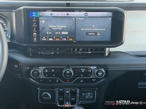 Used 2025 Jeep Wrangler Unlimited Sahara image 15