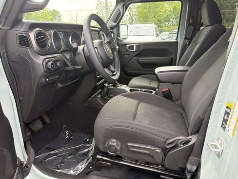 Used 2023 Jeep Wrangler Unlimited w/ Sun & Screen Package AWD/4WD image 12