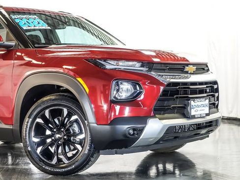 Used 2023 Chevrolet TrailBlazer LT w/ Convenience Package image 3