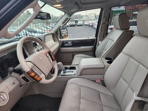 Used 2007 Lincoln Navigator Ultimate image 8