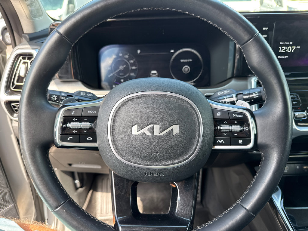 Used 2023 Kia Sorento SX AWD/4WD image 23