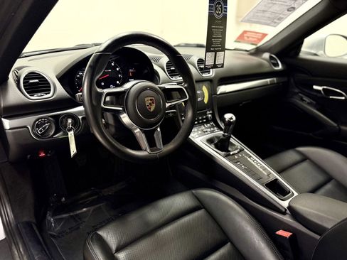 Used 2022 Porsche 718 Cayman RWD image 2
