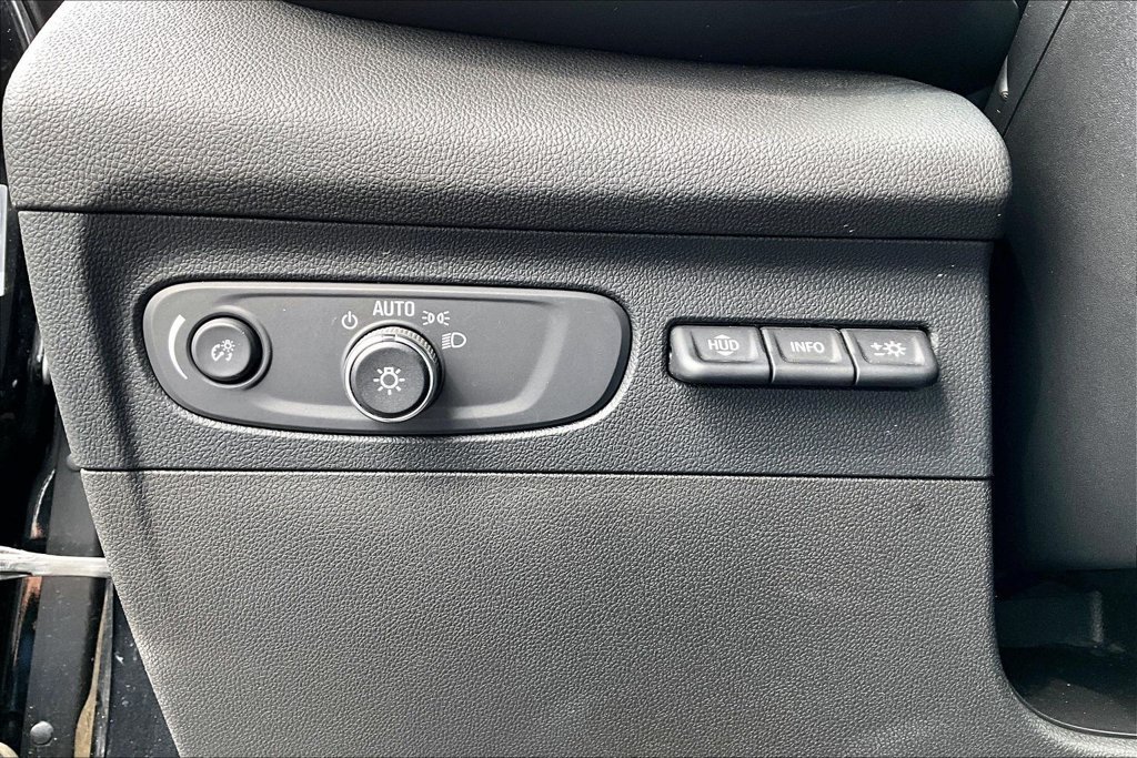 Used 2022 Buick Envision Essence w/ Technology Package I FWD image 16