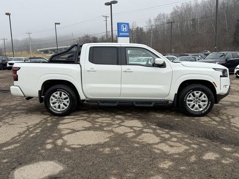 Used 2022 Nissan Frontier SV image 3