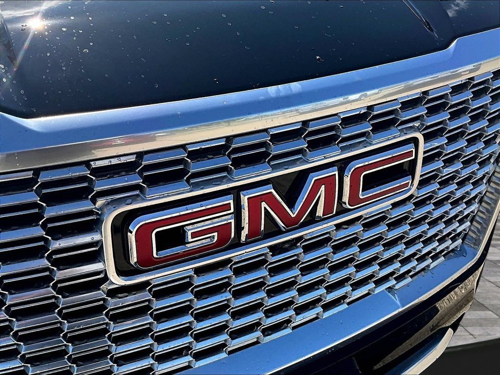 Used 2024 GMC Yukon Denali w/ Advanced Technology Package AWD/4WD image 36