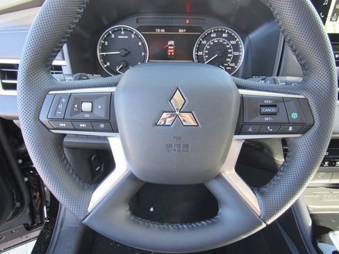 New 2025 Mitsubishi Outlander SE image 22