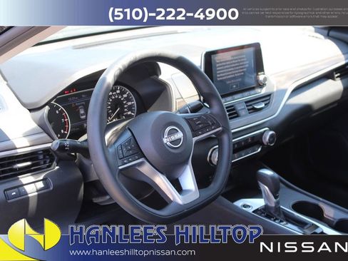 Used 2025 Nissan Altima 2.5 SV FWD image 11