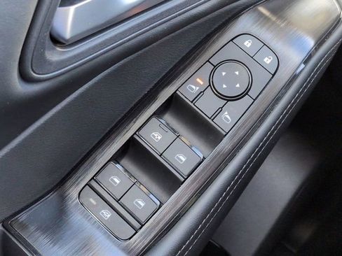 Used 2025 Nissan Rogue SV FWD image 21
