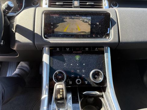 Used 2018 Land Rover Range Rover Sport HSE image 8