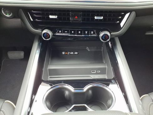 New 2026 Chevrolet Suburban Premier image 16