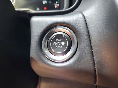 Used 2023 GMC Yukon SLT w/ SLT Luxury Package RWD image 24