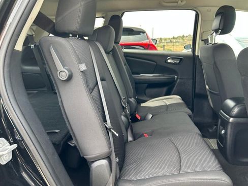 Used 2018 Dodge Journey SXT w/ Connectivity Group FWD image 32