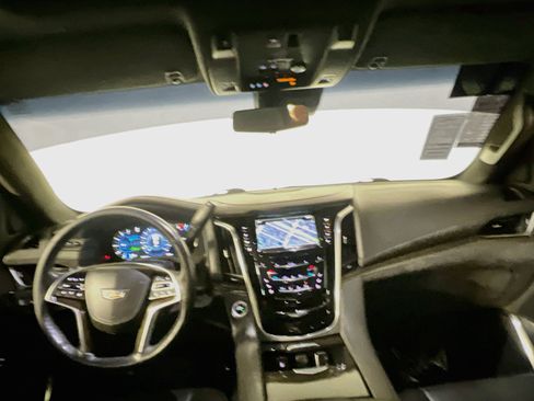 Used 2019 Cadillac Escalade Platinum RWD image 30