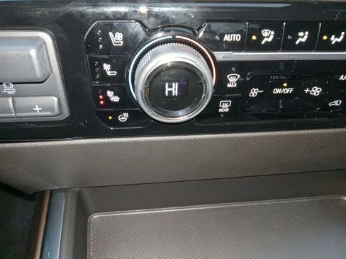 Used 2025 Chevrolet Silverado 1500 High Country w/ Midnight Edition image 23