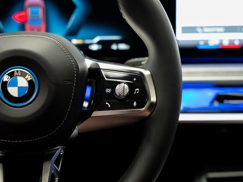 Used 2023 BMW i7 xDrive60 w/ Parking Assistance Package image 44