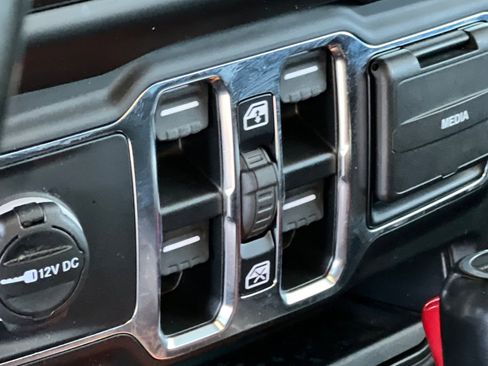 Used 2021 Jeep Wrangler Unlimited Sahara image 13