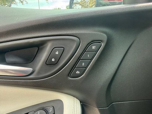 Used 2020 Buick Encore GX Essence w/ Experience Buick Package FWD image 29