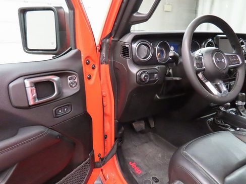 Used 2023 Jeep Wrangler Unlimited Sahara image 45