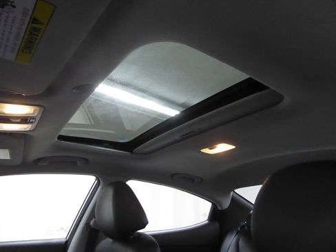 Used 2013 Hyundai Elantra Limited w/ Technology Pkg image 18