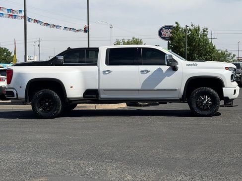 Used 2024 Chevrolet Silverado 3500 High Country w/ Technology Package AWD/4WD image 4