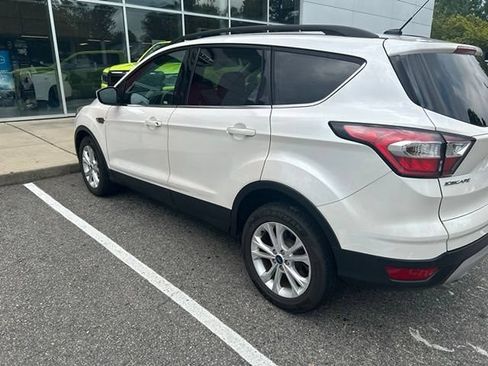 Used 2017 Ford Escape SE w/ Equipment Group 201A FWD image 6