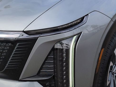 Used 2026 Cadillac Vistiq Sport image 6