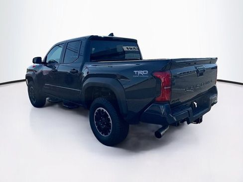 Used 2025 Toyota Tacoma TRD Off-Road AWD/4WD image 7