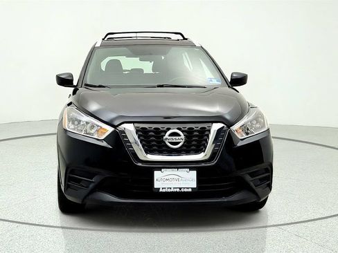 Used 2018 Nissan Kicks SV w/ Exterior Package FWD image 2