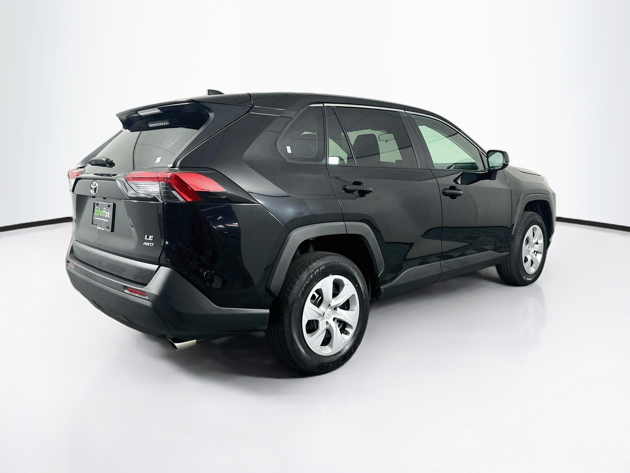 Used 2025 Toyota RAV4 LE AWD/4WD image 9