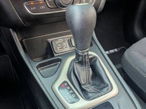 Used 2016 Jeep Cherokee Latitude image 10