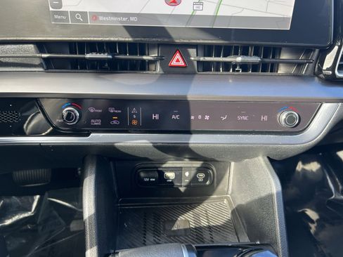 Used 2024 Kia Sportage EX image 21