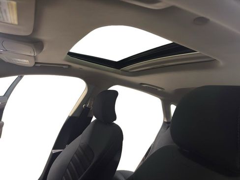 Used 2019 Ford Fusion SE image 16