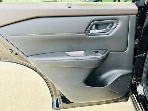 Used 2023 Nissan Rogue SV w/ SV Premium B Package image 24