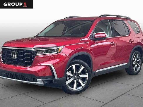 Used 2025 Honda Pilot Touring image 1