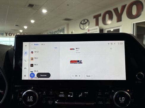 Used 2023 Toyota Highlander Limited image 17