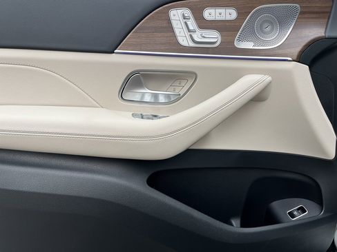 Certified 2025 Mercedes-Benz GLS 450 4MATIC image 14